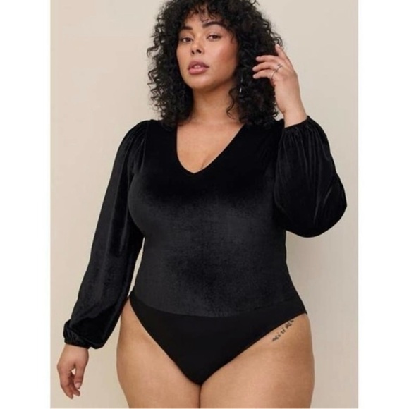 Torrid NWOT Black Velvet Velour Long Sleeve V-neck Bodysuit Size 1X 1 - Picture 1 of 14